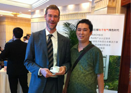 潤(rùn)大世紀(jì)員工與環(huán)球資源首席運(yùn)營(yíng)官、執(zhí)行總裁